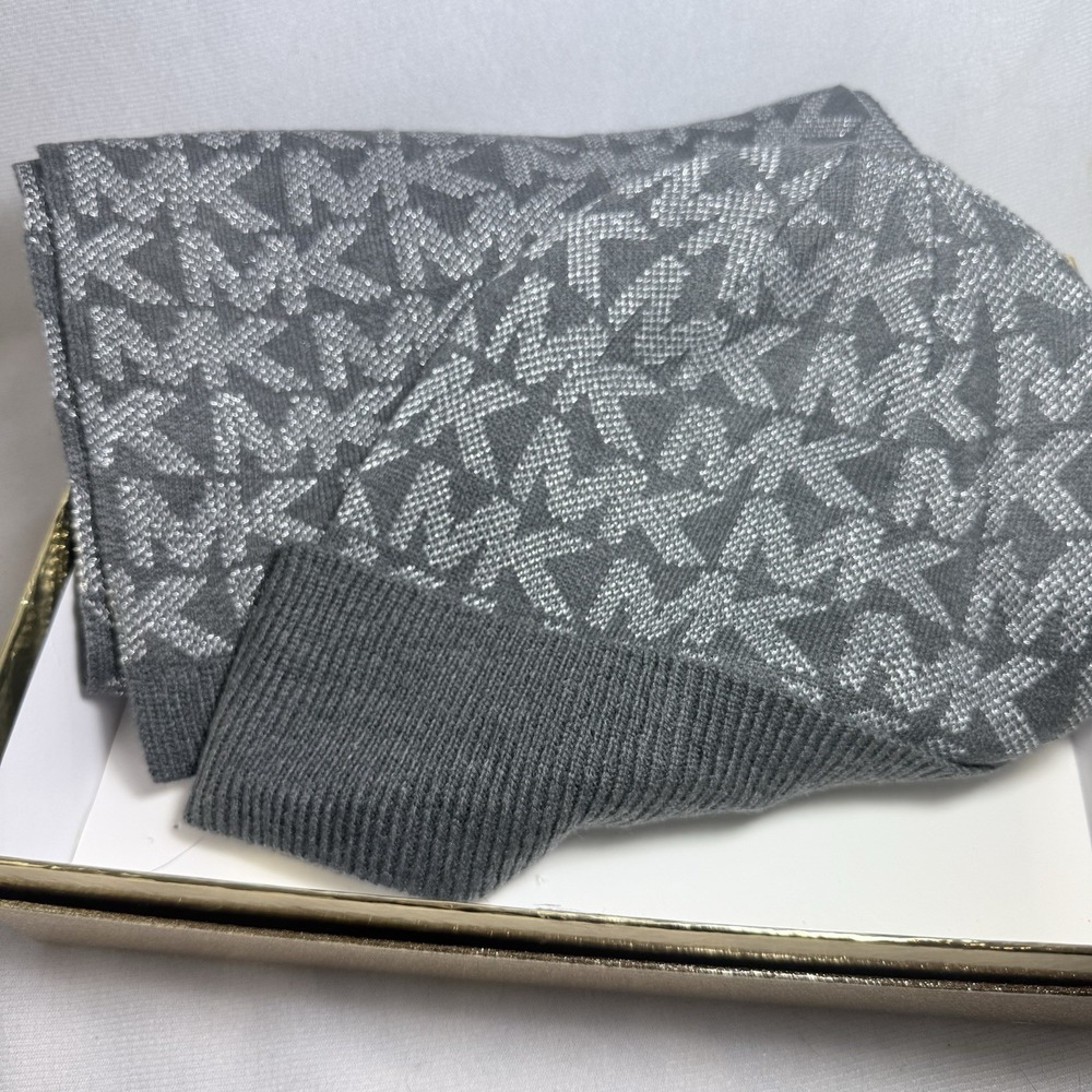 Michael Kors Knit Set Gray/Silver Hat Beanie and Scarf Wintercore Cozycore